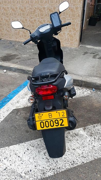 Vând scuter Sym fără permis !