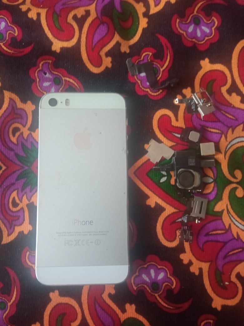 Айфон 5s Не Рабочий!!! Только задняя крышка и мелкий запчасти