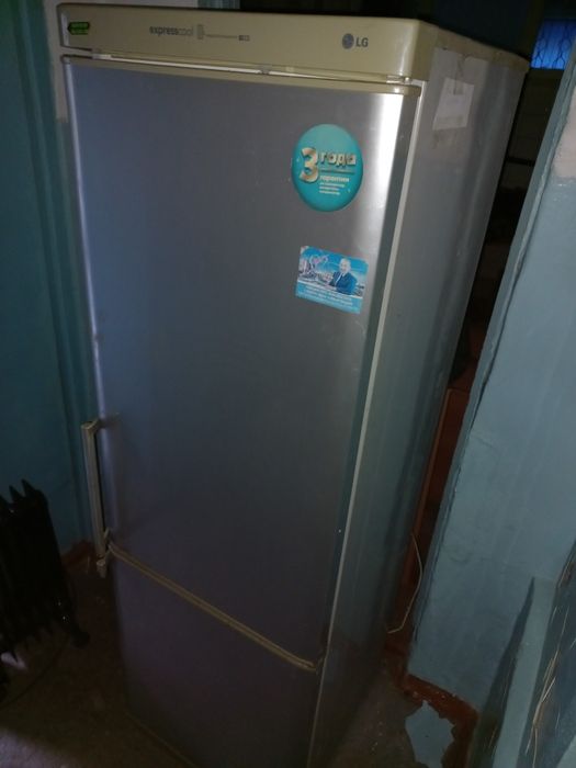 Продам Холодильник LG