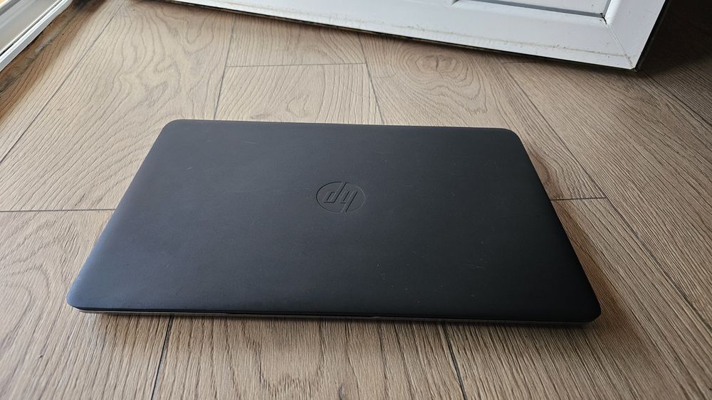 Asus Elitebook i7.  RAM 16gb,SSD 240gb, Video 2gb Nvidia. Ecran 16inch