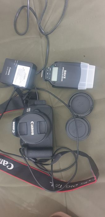 Canon d 700, doua baterii, blitz