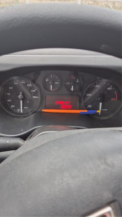 Vand Iveco cu prelată