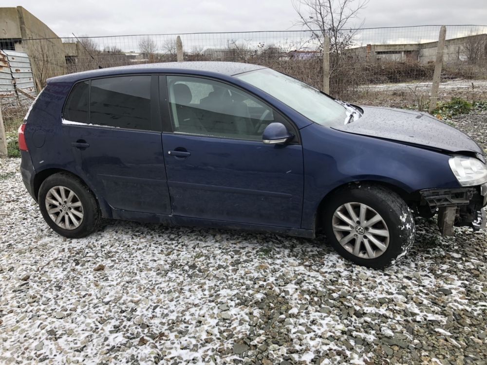 VW Golf 5 1.6 FSI на части