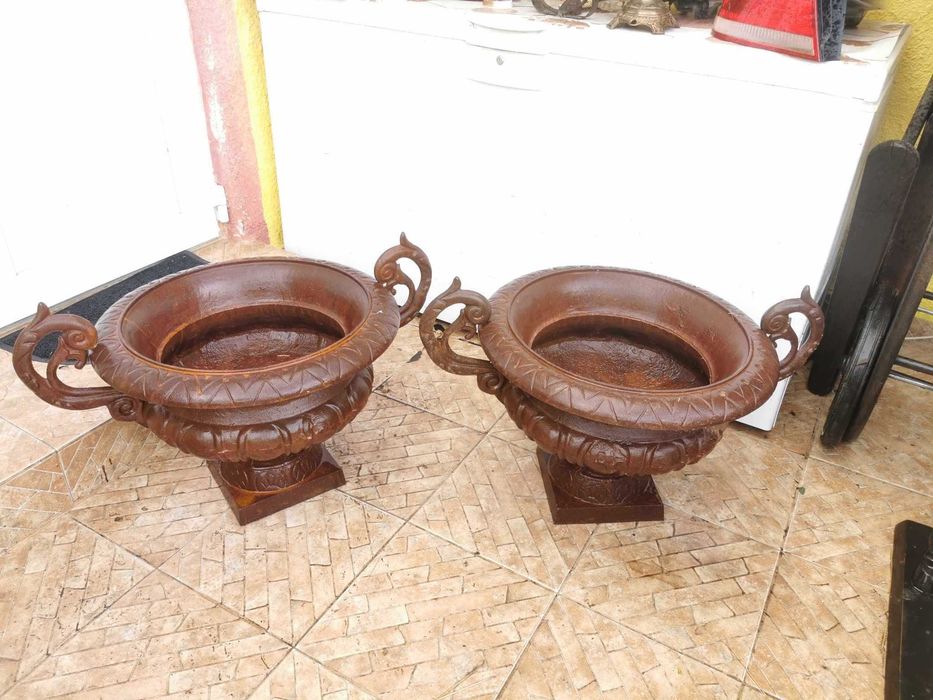 Amfora de gradina din fonta vintage