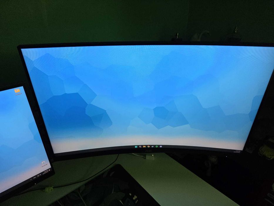 Vând setup de gaming complet: PC + Monitoare + Periferice