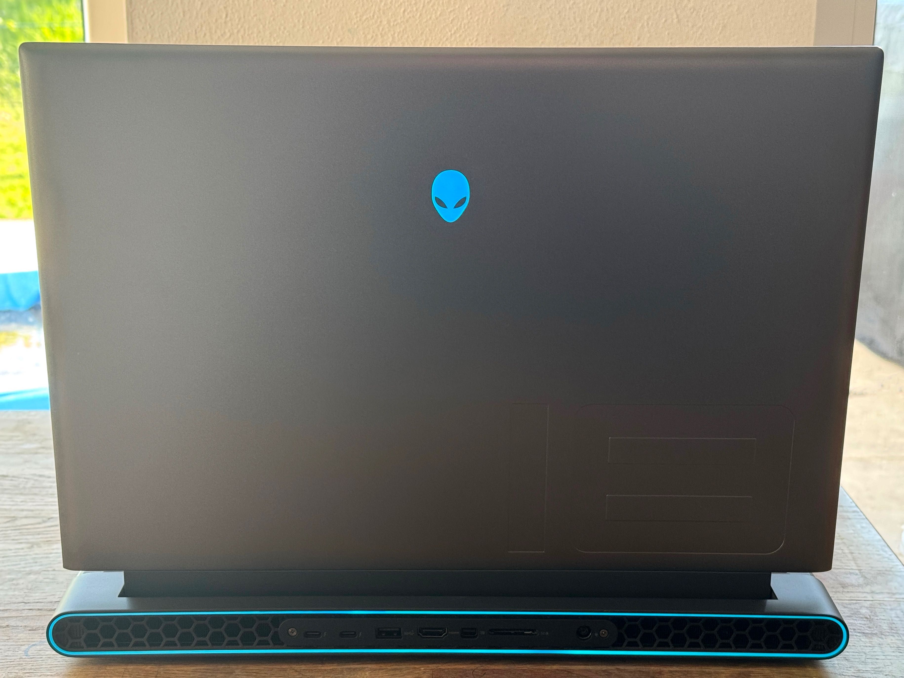 Alienware m18 R2 Intel i9 14900 HX RTX4070 32 RAM 1 TB SSD