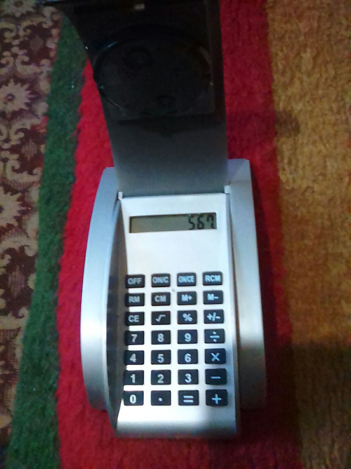 Настолен часовник- калкулатор