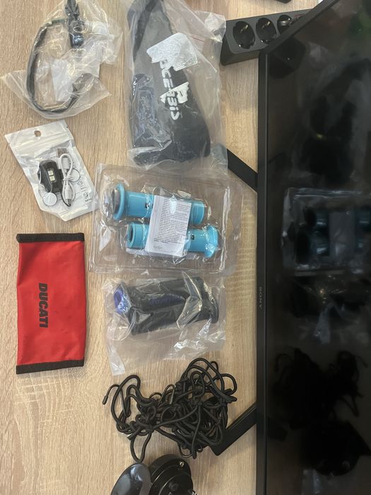 Accesorii moto (hand guard , mansoane domino)