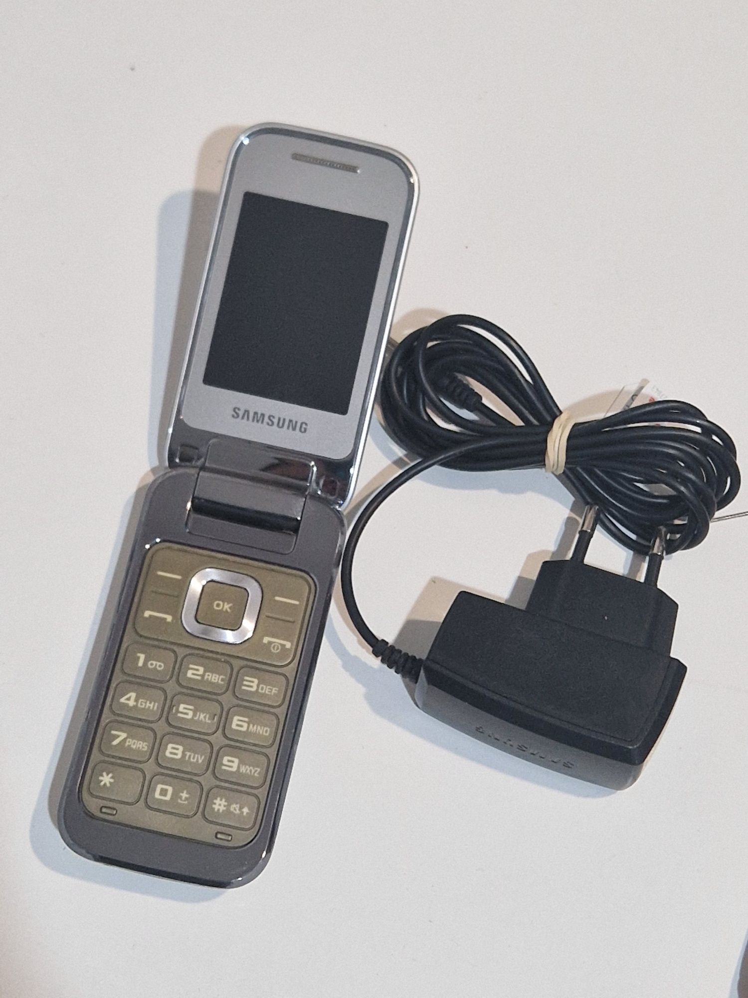 Telefon cu clapeta GT-C3590 perfect funcțional