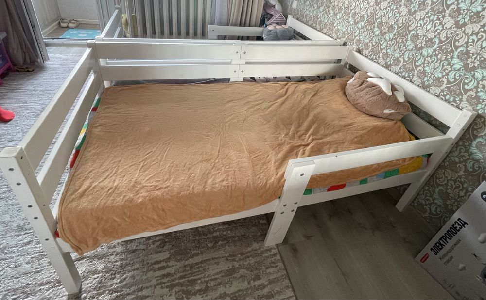 Продам детскую кровать 160х80