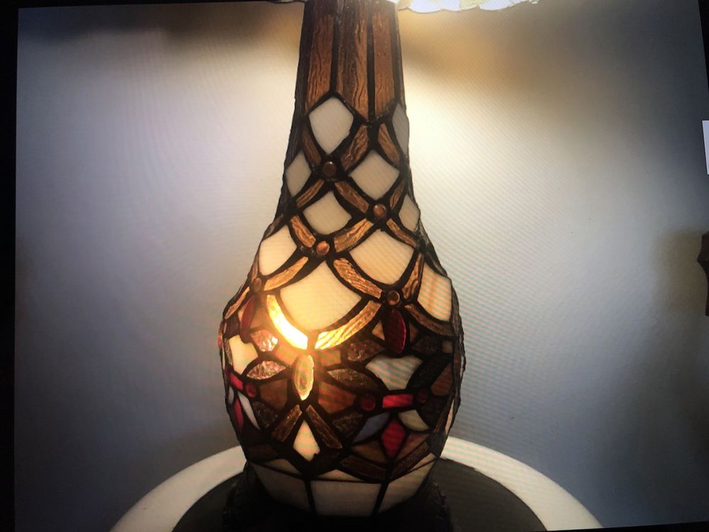 Veioza,lampa englezeasca stil Tiffany,cu intrerupator pe cablu