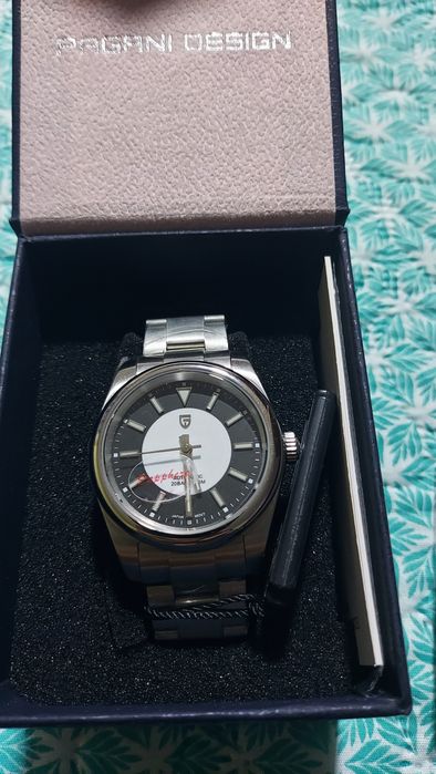 Черен петък, Нов часовник Pagani Design Black & White dial