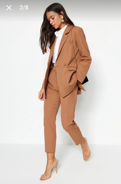Елегантен дамски костюм- блейзър и панталон, каки/кафяв