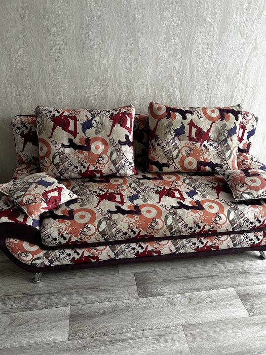 Продам диван . Б/у в отличном состоянии. Цена 60000 т.