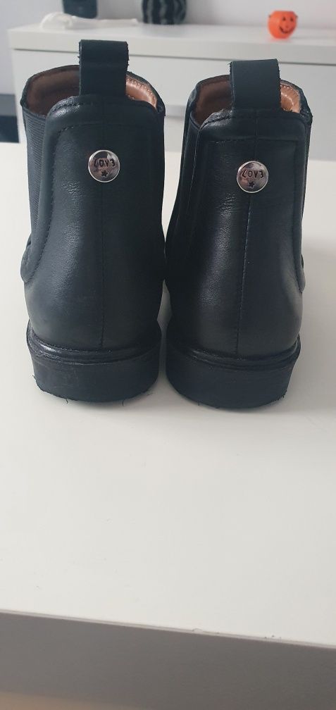 Ghete piele ,zara