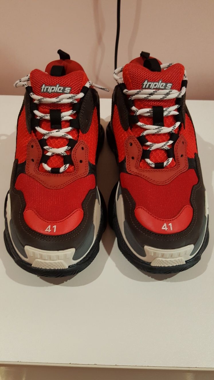 Vând sau schimb Balenciaga triple s 100% originali [autentici]