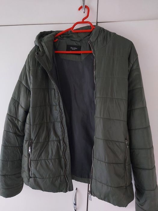 Шушляково тъмнозелено яке на Bershka