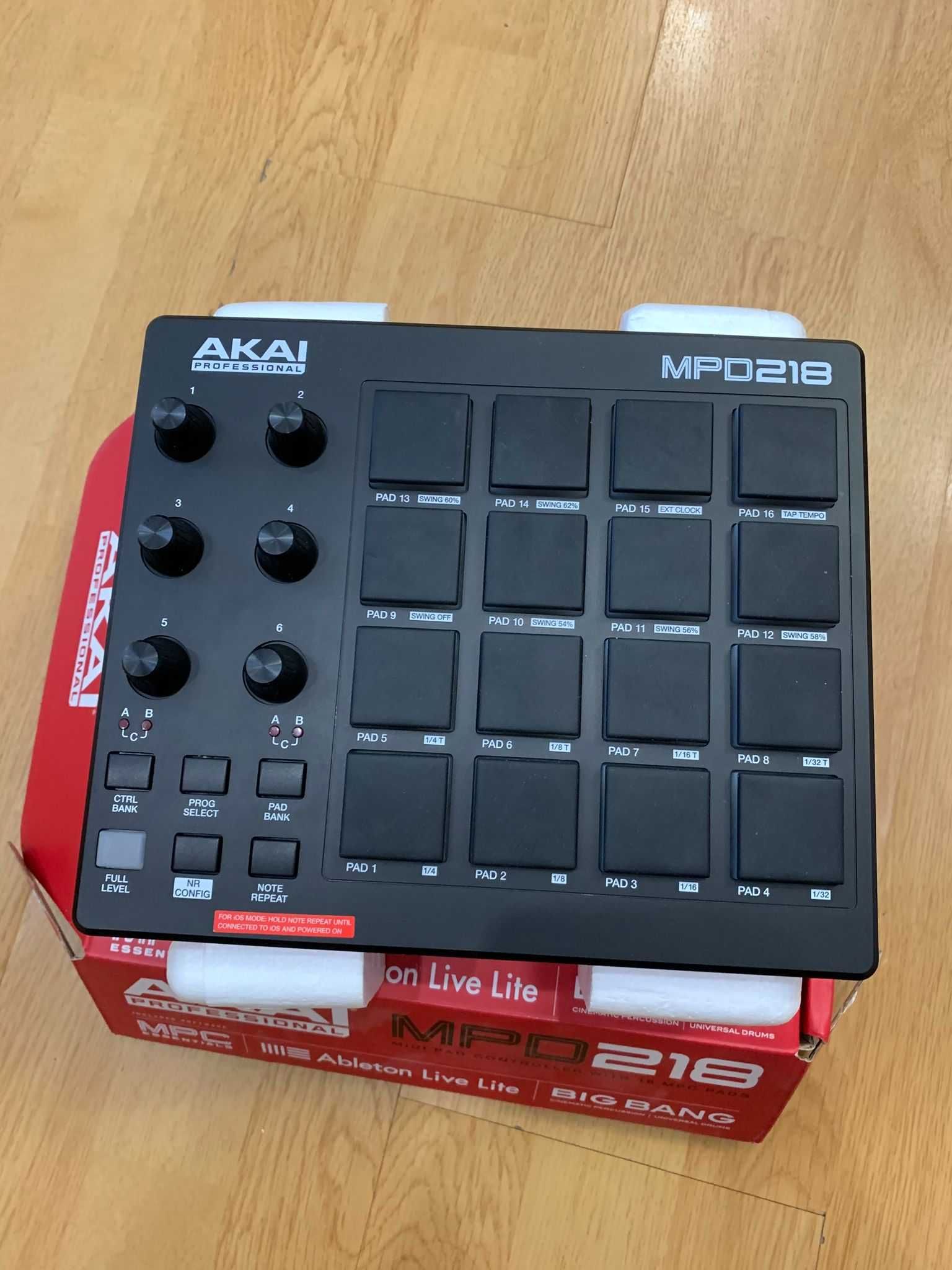 Controler Midi / DAW - Akai MPD 218