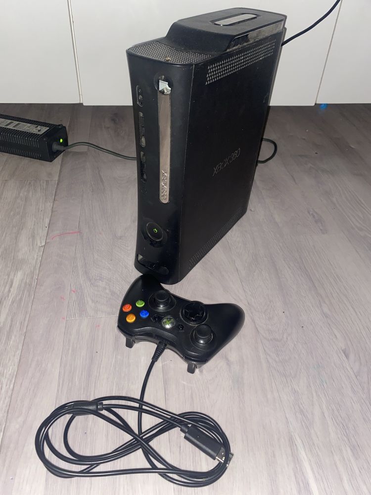 Продам Xbox 360 с 17 играми и джостиком