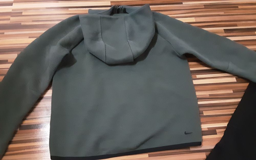 (L 147-158) nike Tech fleece оригинална горница(69лв) термоклин(40лв)