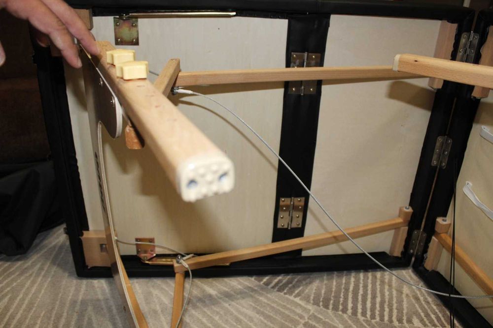 Дървена масажна кушетка нова