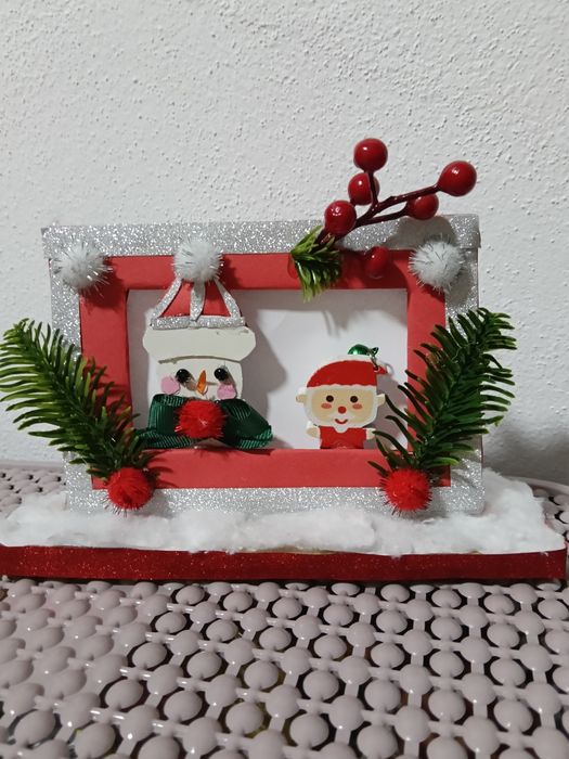 Vând ornamente de Crăciun