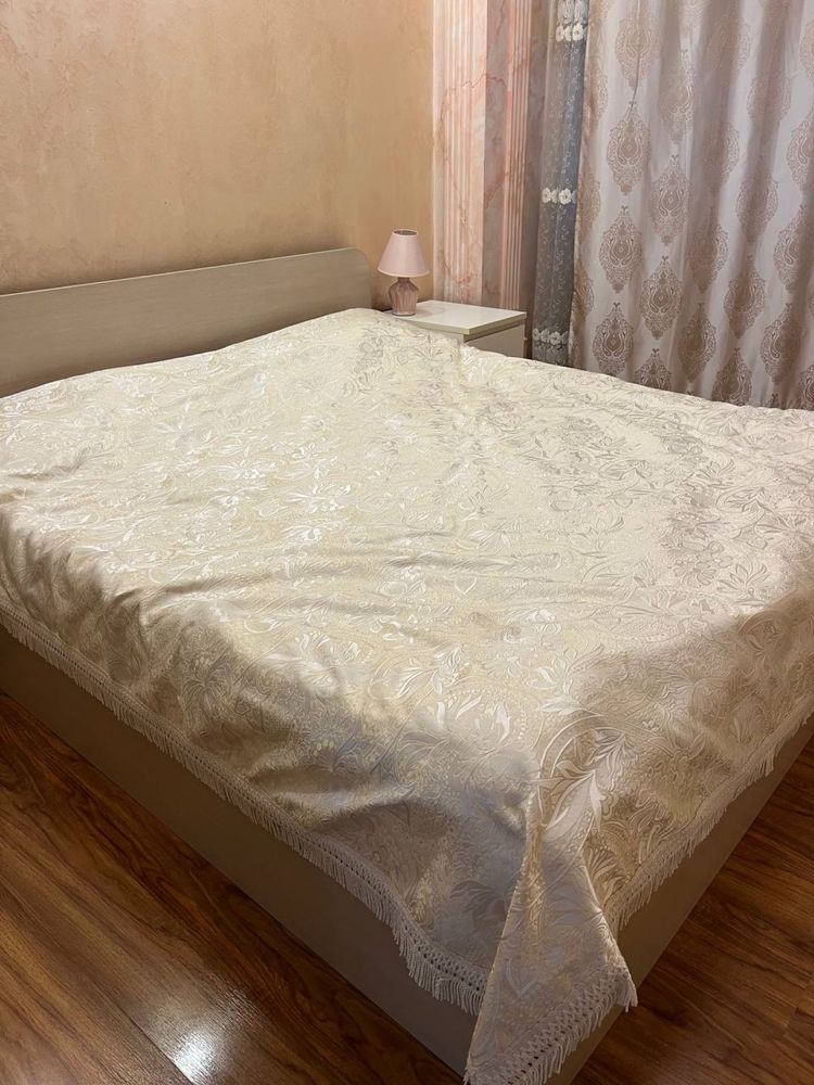 Кровать с матрасом