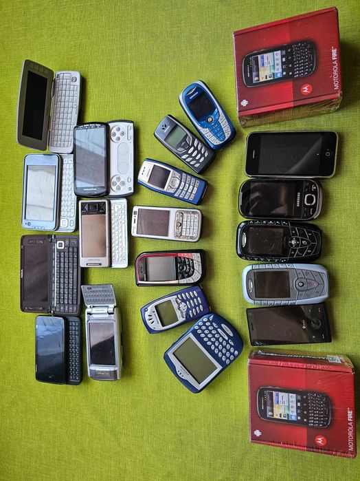 Телефони в добро състояние ретро колекципнерски