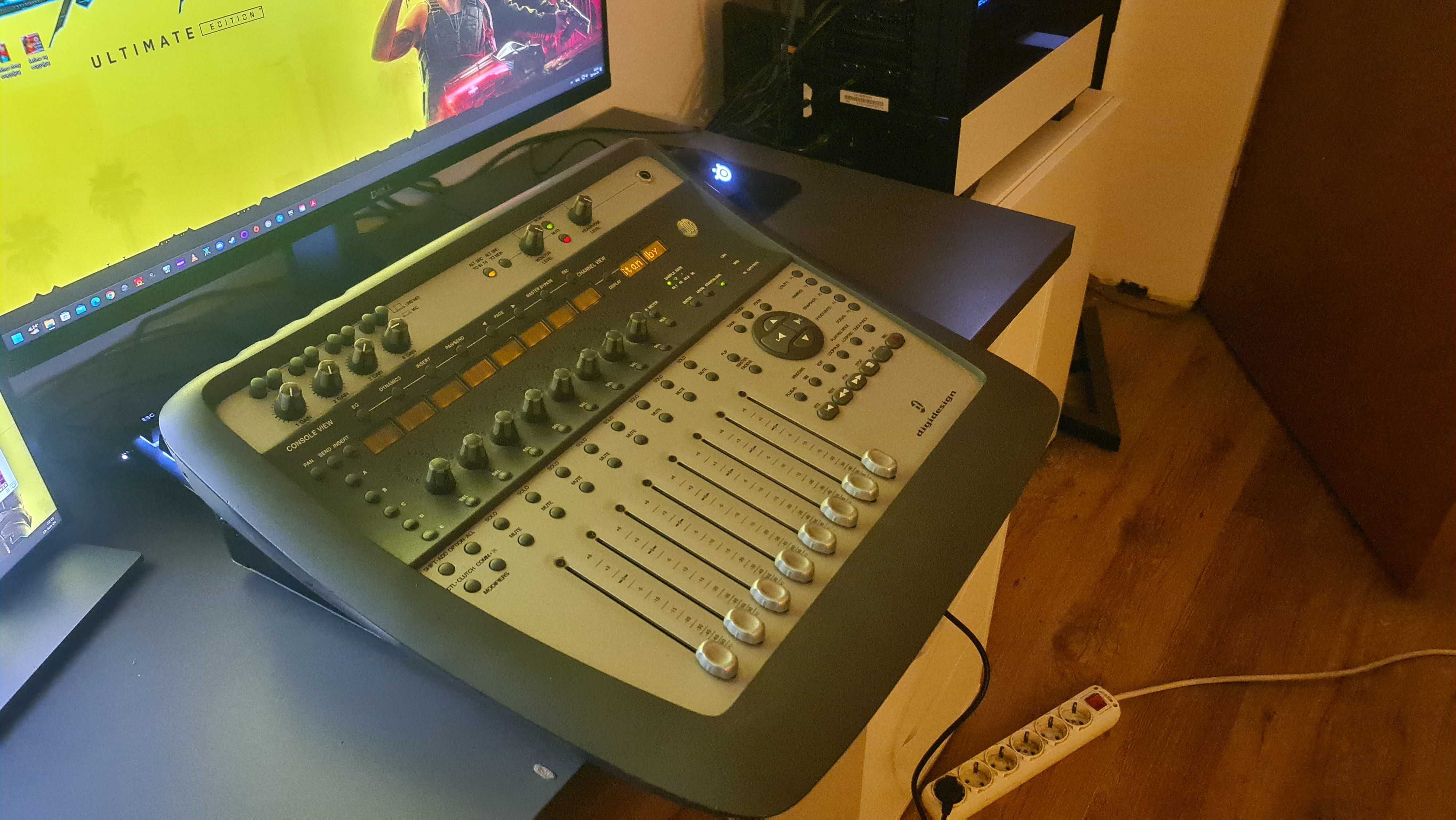 Mixer digital motorizat DAW controller 16 canale Digidesign 002
