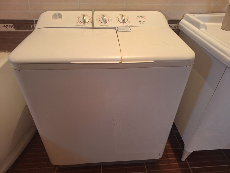 Lg маркасы.  Пол автомат