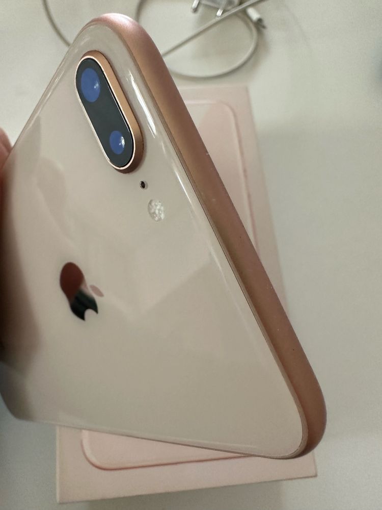 В отлично състояние! iPhone 8 plus, 64GB, rose gold,