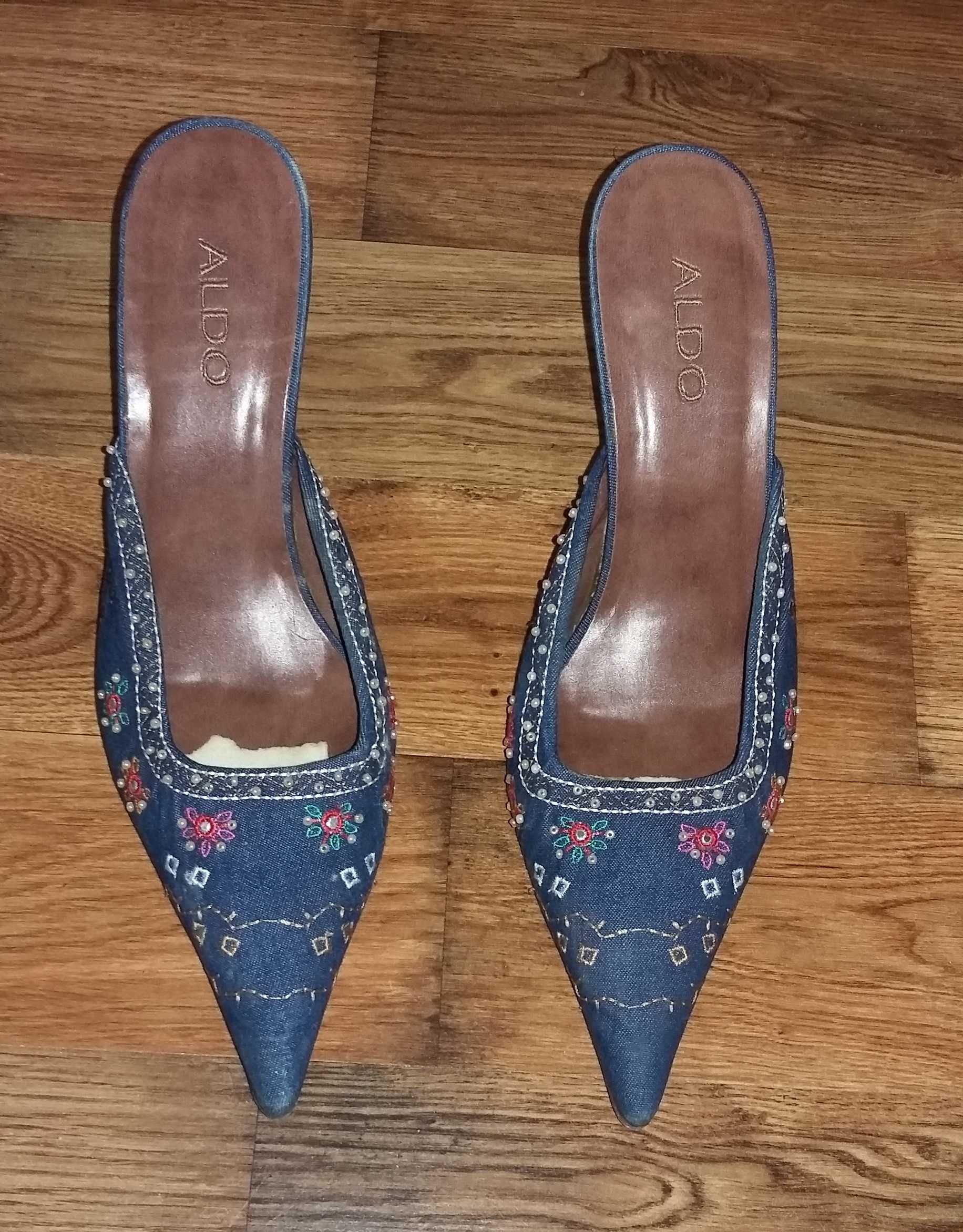 Интересни дамски обувки ALDO