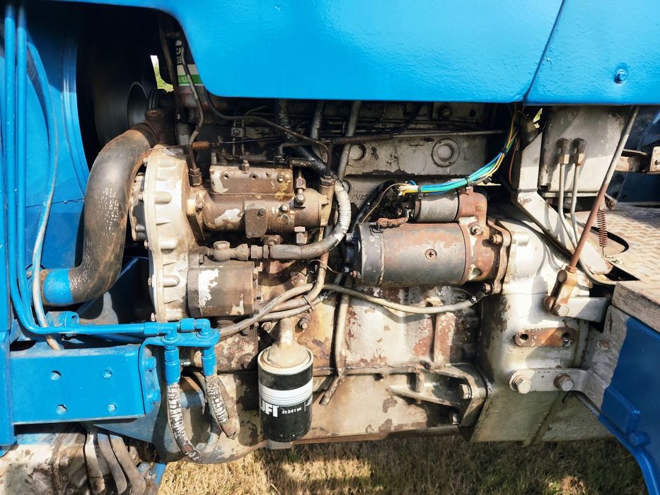 Tractor EBRO 6080 DT 4x4 motor Perkins în 4 pistosne de 80 cp