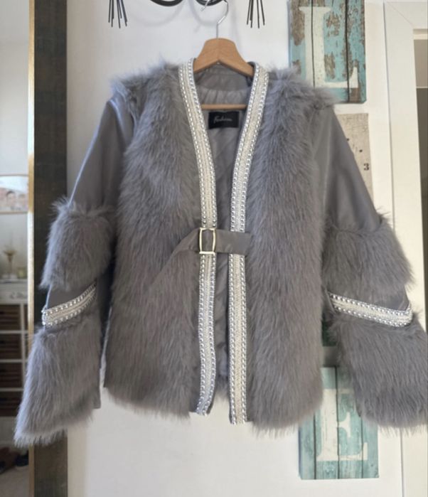 Jacheta blanita naturala gri noua S-M