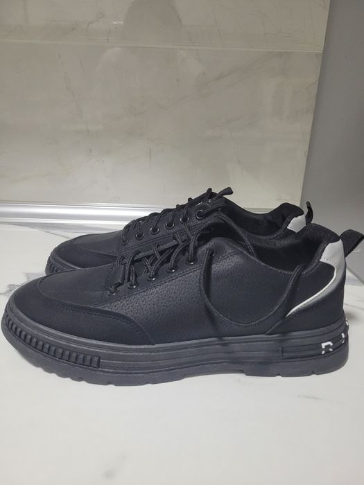 Мужское кроссовка