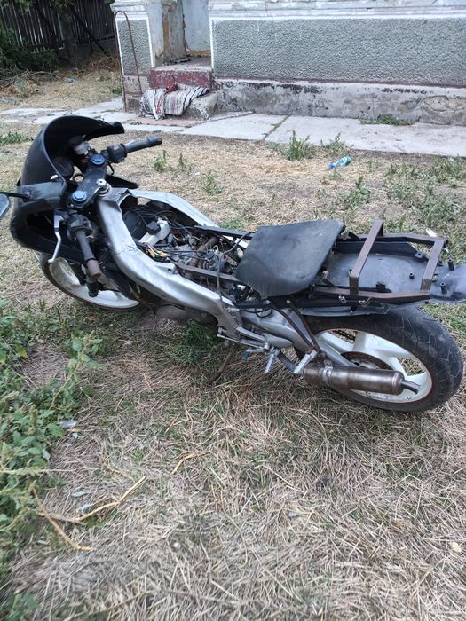 Vând motor Aprilia rs2t