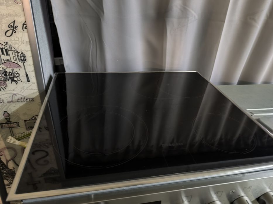 Фурна с котлони Miele