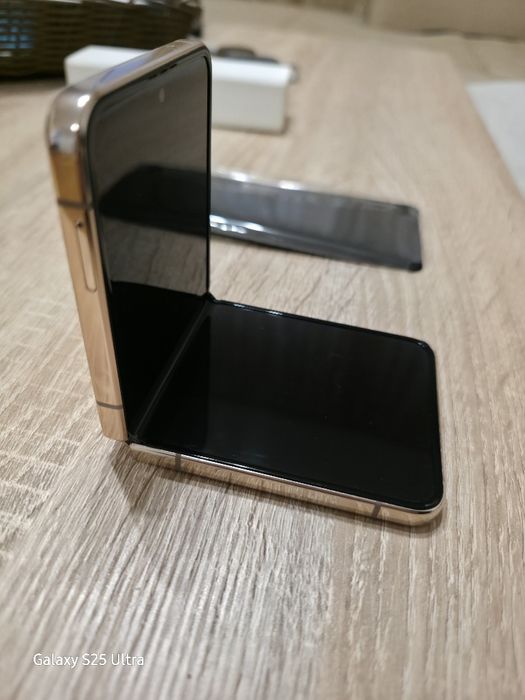 Sumsung galaxy Z Flip 4