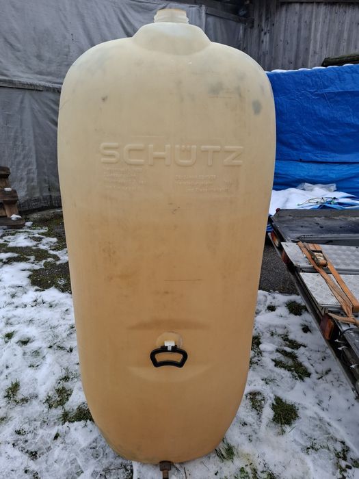 Se vând rezervoare de 1600 litrii