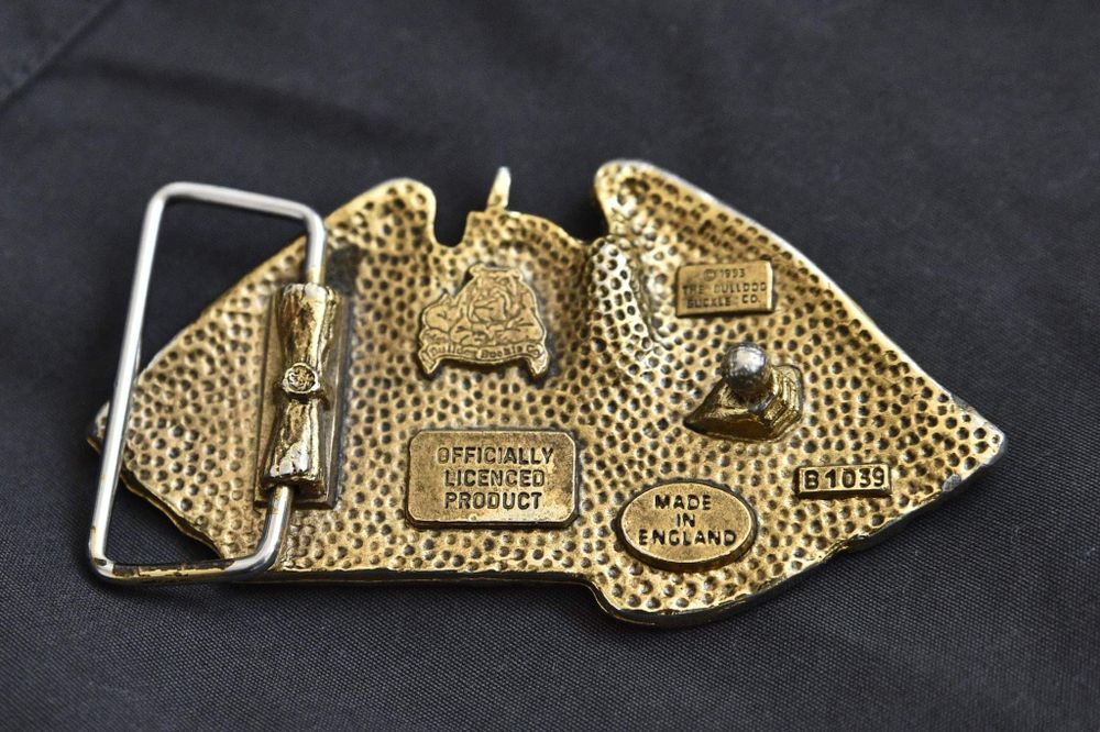 Vând Pafta  Vintage Queen, placata cu aur