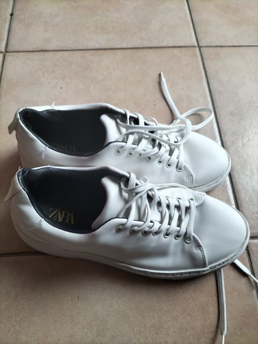 Vând adidas Zara