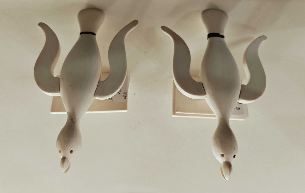 Фигури от чиста слонова кост