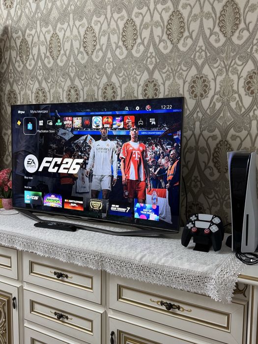 PlayStation 5 с дисководом + 2 геймпада + 4 игры