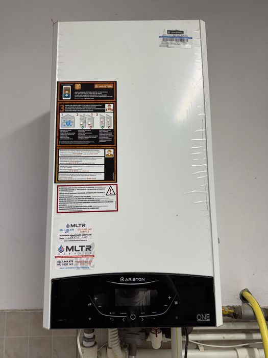 Vand doua centrale Ariston