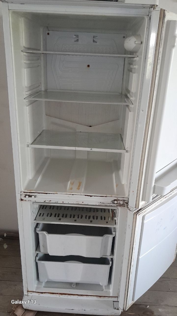 Продам холодильник Indesit