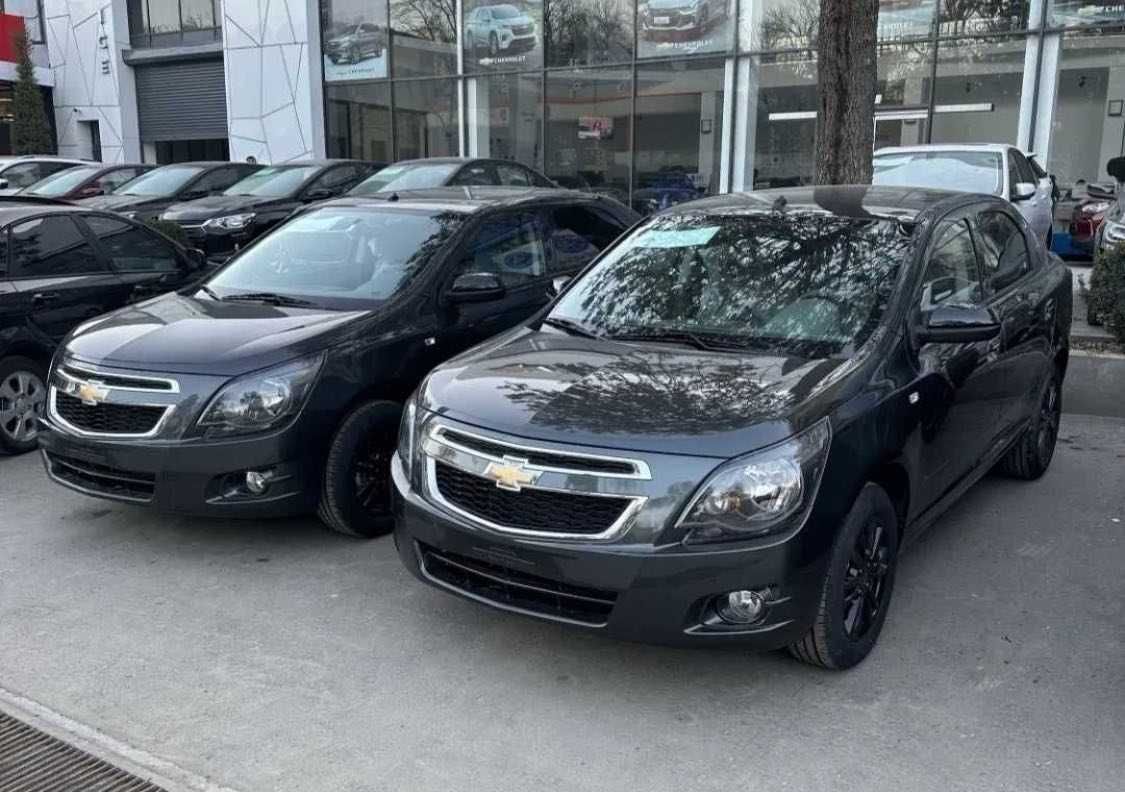 Chevrolet Cobalt Midnight 2025
