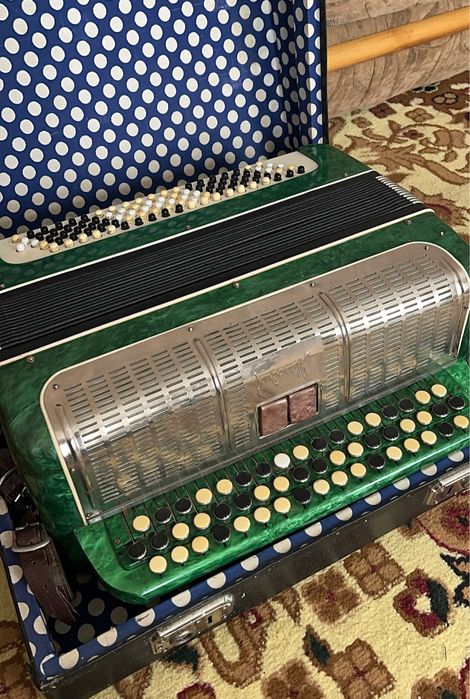 Баян 100 000 тг , продам