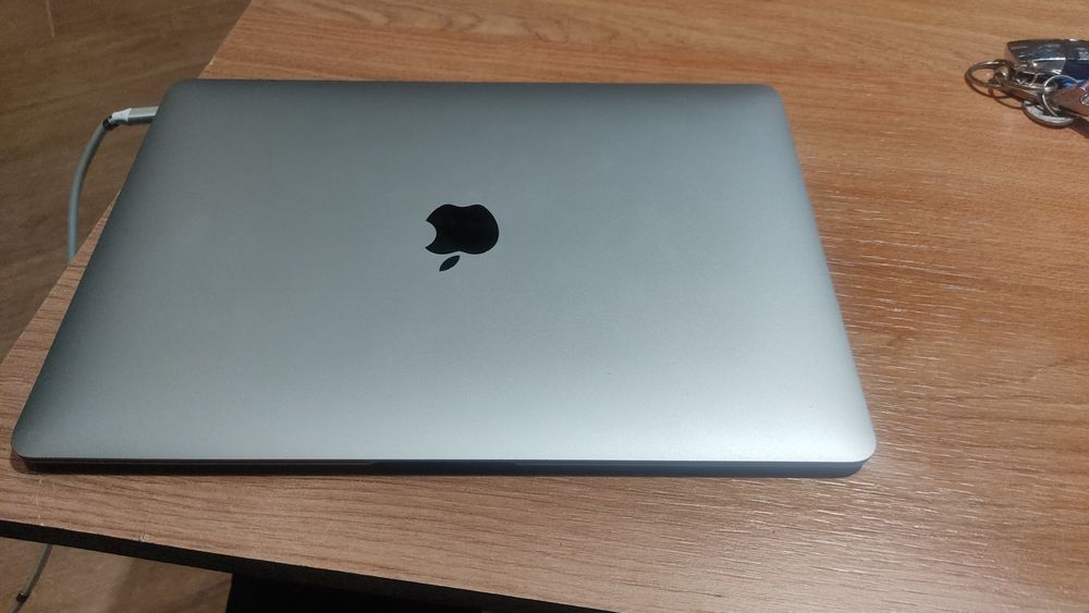 MacBook air 13 A1932, 2019 года