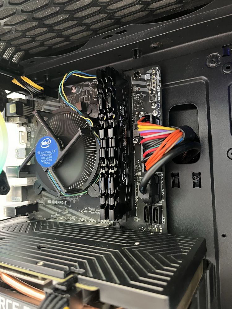Геймърски компютър Intel Core i5 10400F, RTX 2060 Super 8GB, 16GB ram