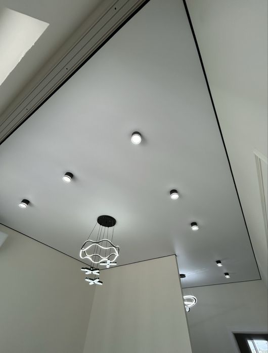 Натяжные Потолки Световые Линии на потолке в коридоре цена Патолок